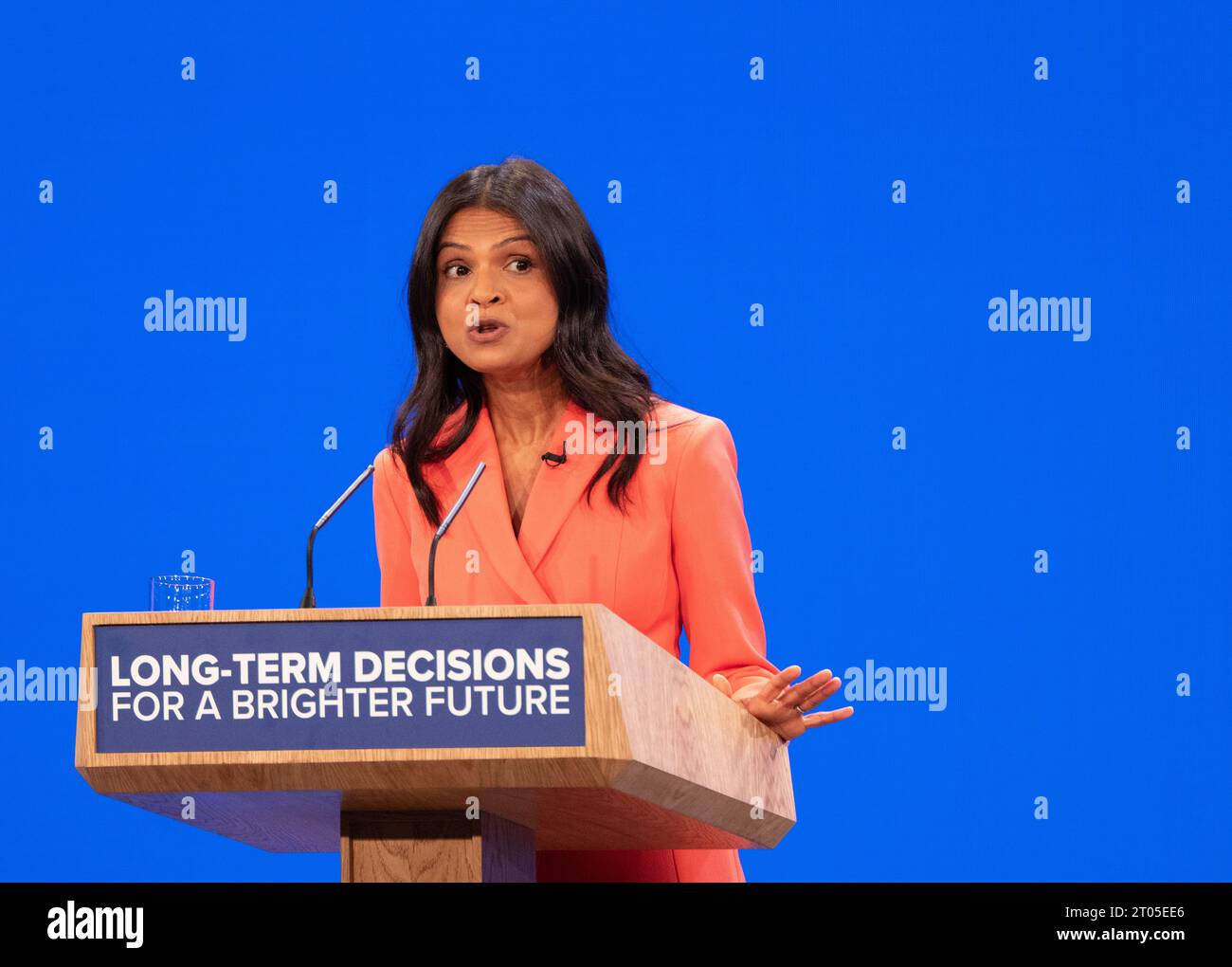 Manchester, UK. 04th Oct, 2023. PMs wife Akshata Murthy introduces Prime Minister Rishi Sunak before he gives the final speech of the conservative party conference 2023. Penny Mordaunt and Johnny Mercer had both given speeches earlier. The PM walked from the Midland Hotel to the Manchester Conference centre where he gave the speech introduced by his wife Akshata Murthy. Manchester UK. Credit: GaryRobertsphotography/Alamy Live News Stock Photo