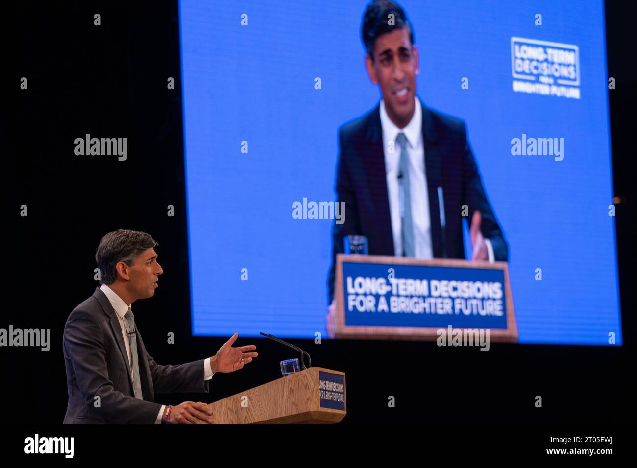 Manchester, UK. 04th Oct, 2023. Rishi Sunak UK Prime Minister gives the final speech of the conservative party conference 2023. Penny Mordaunt and Johnny Mercer had both given speeches earlier. The PM walked from the Midland Hotel to the Manchester Conference centre where he gave the speech introduced by his wife Akshata Murthy. Manchester UK. Credit: GaryRobertsphotography/Alamy Live News Stock Photo