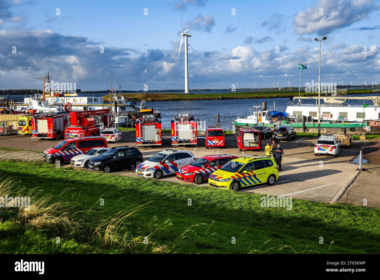 Dinteloord, Netherlands. 03rd Oct, 2023. DINTELOORD - Emergency services at the Volkerak, where a boat capsized. One person may have died as a result, and two people are still missing. The accident involving a pleasure boat that was being fished happened near a buoy in the Volkerak. ANP RIJNHOUT MEDIA netherlands out - belgium out Credit: ANP/Alamy Live News Stock Photo