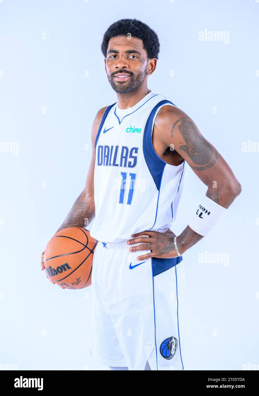 Kyrie irving basketball hi-res stock photography and images - Alamy