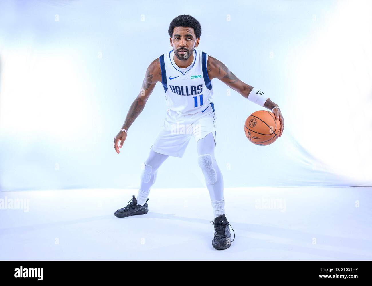 Kyrie irving basketball hi-res stock photography and images - Alamy