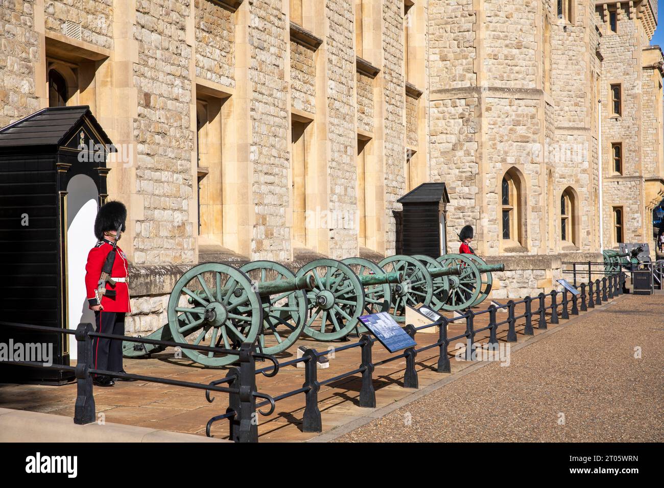Welsh guard sentries on duty guarding the jewel house, Tower of London, heatwave September 2023, UNESCO world heritage site,London,UK Stock Photo