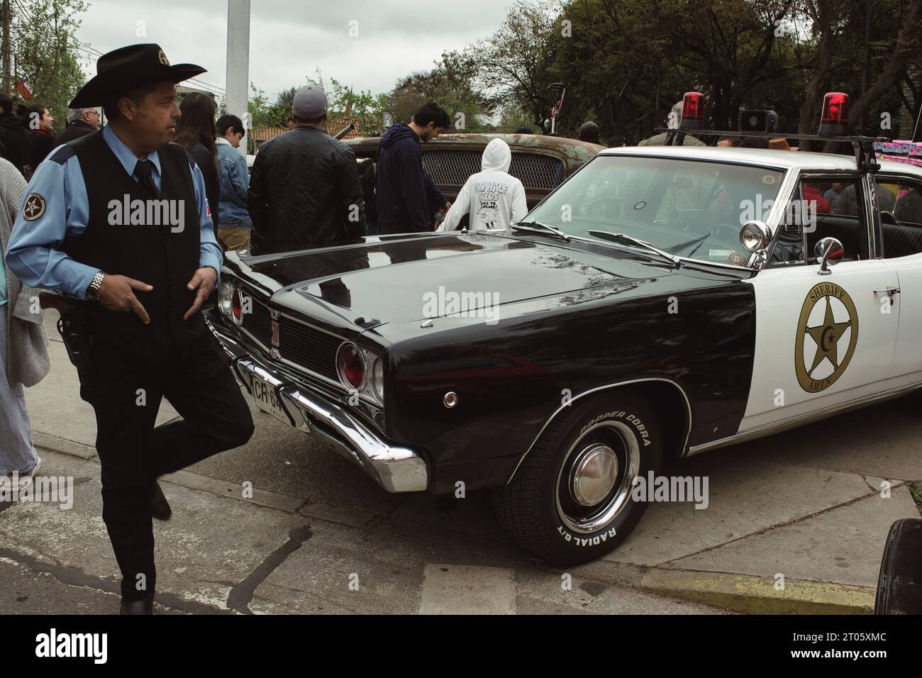 '68 Dodge Coronet 500 and his sheriff - Talagante, Chile - Oct 01, 2023 Stock Photo