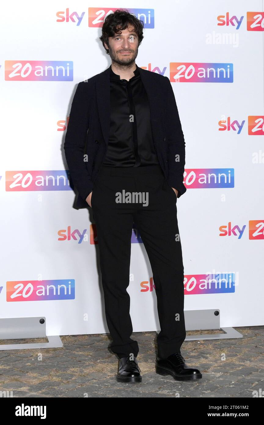 Lino Guanciale beim Photocall Sky 20 anni / Sky 20 Jahre im Terme di Diocleziano. Rom, 03.10.2023 *** Lino Guanciale at the photocall Sky 20 anni Sky 20 years at Terme di Diocleziano Rome, 03 10 2023 Foto:xA.xM.xTinghinox/xFuturexImagex sky 3578 Stock Photo