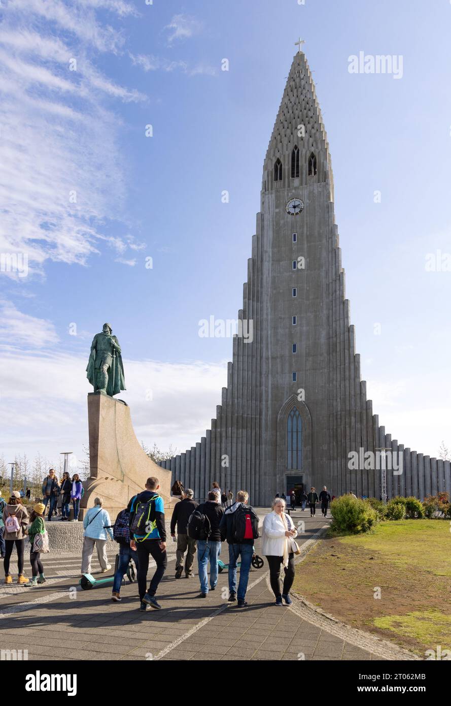 Iceland tourists at Reykjavik Cathedral or Hallgrímskirkja, and the statue of Leif Erikson, summer, Reykjavik Iceland Europe Stock Photo