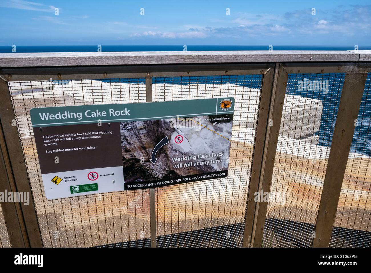 Danger cliff edge warning sign hi-res stock photography and images - Alamy
