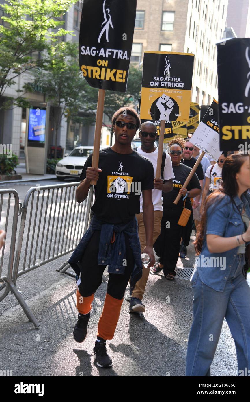 New York, USA. 04th Oct, 2023. SAGAFTRA Strike picket line at Warner