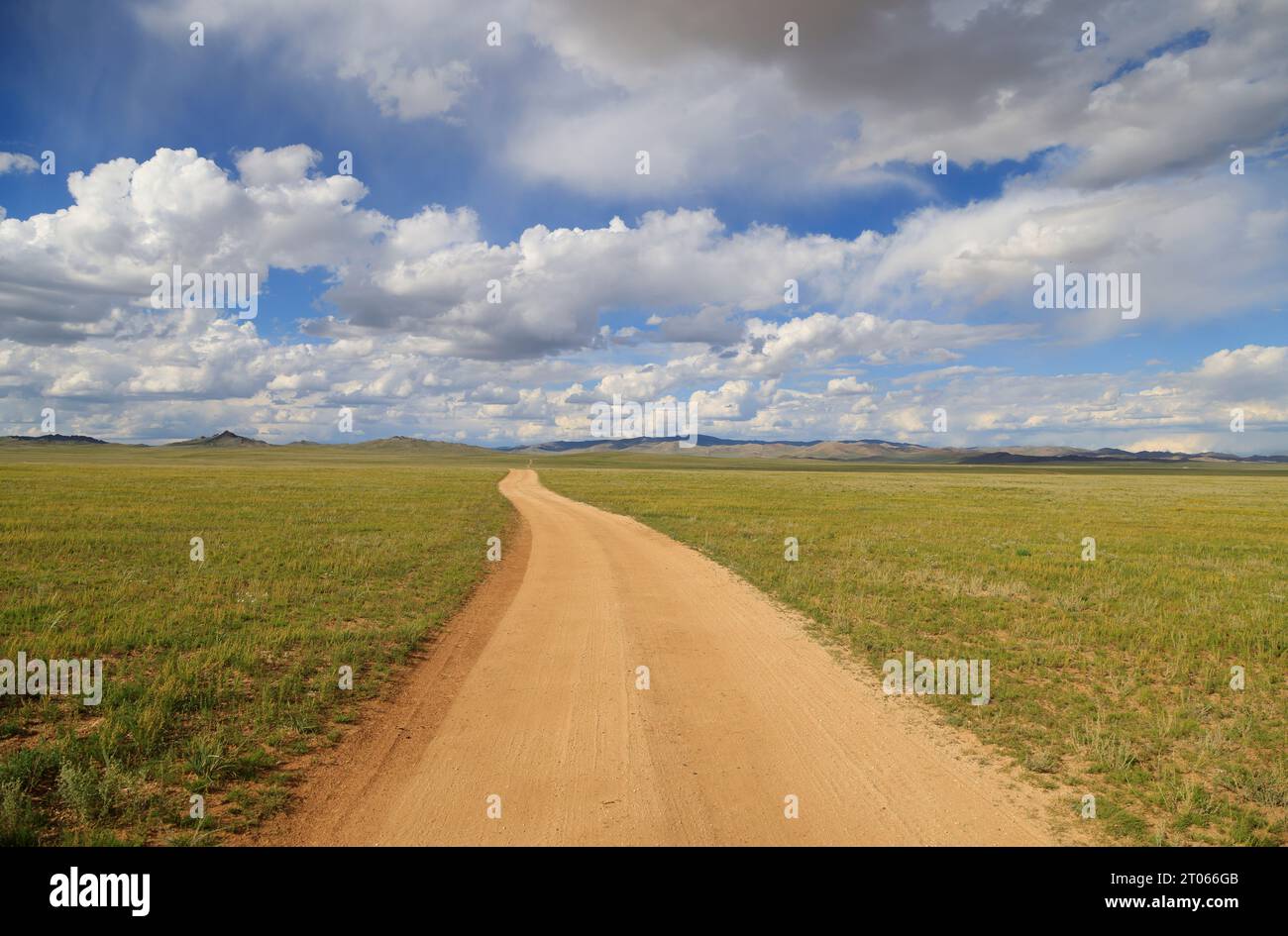 The fascinating steppe of Mongolia with its skies Stock Photo - Alamy