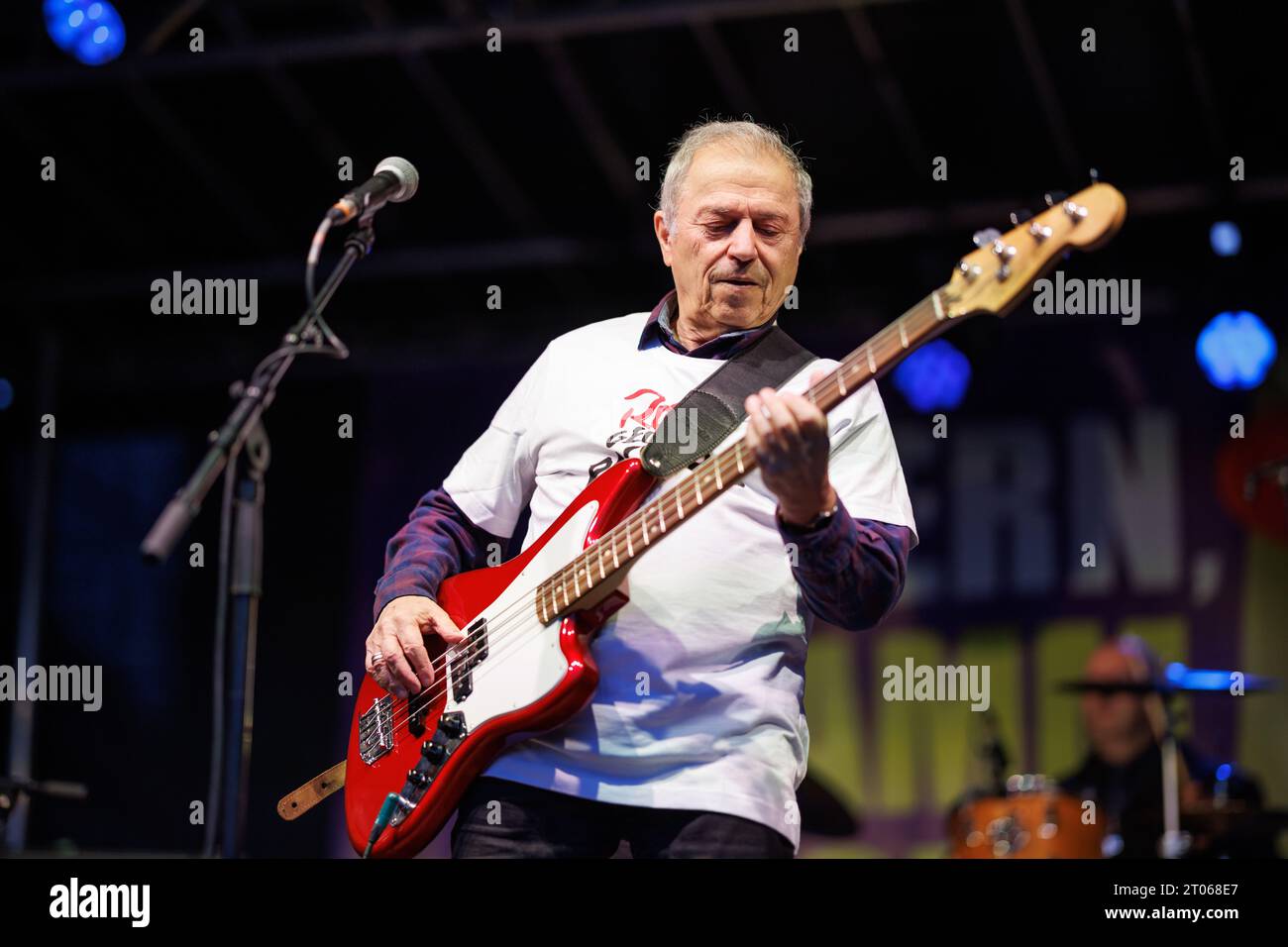 Munich, Germany. 04th Oct, 2023. Singer and bassist Günther Sigl performs with the Spider Murphy Gang at a rally of several alliances under the motto 'Zammreißen! Bavaria against the Right' on Odeonsplatz. Credit: Matthias Balk/dpa/Alamy Live News Stock Photo