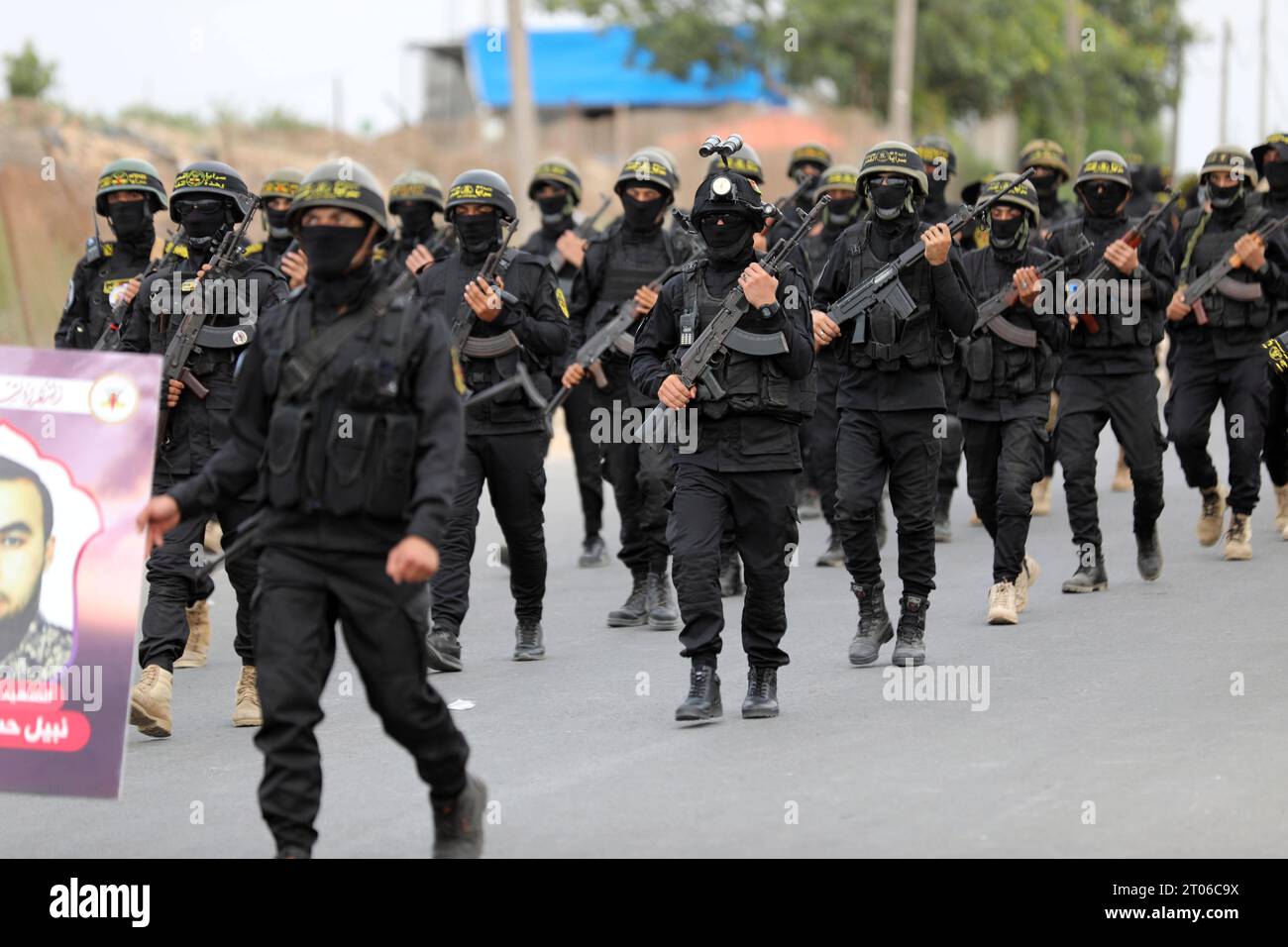 Middle East News/Gaza/Palestinian Territories Palestinian militants of the Islamic Jihad movement participate in an anti-Israel military parade marking the 36th anniversary of the movement s foundation in Gaza City, October 4, 2023. The Gaza Strip Palestine Copyright: xMahmoudxxAjjourx 101A4959 Credit: Imago/Alamy Live News Stock Photo