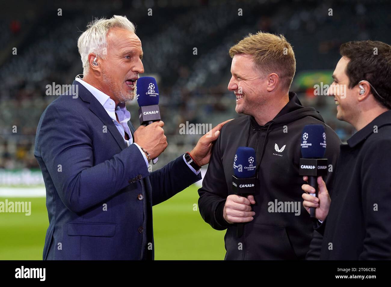 Newcastle United manager Eddie Howe is interviewed by David Ginola before the UEFA Champions League Group F match at St. James' Park, Newcastle upon Tyne. Picture date: Wednesday October 4, 2023. Stock Photo