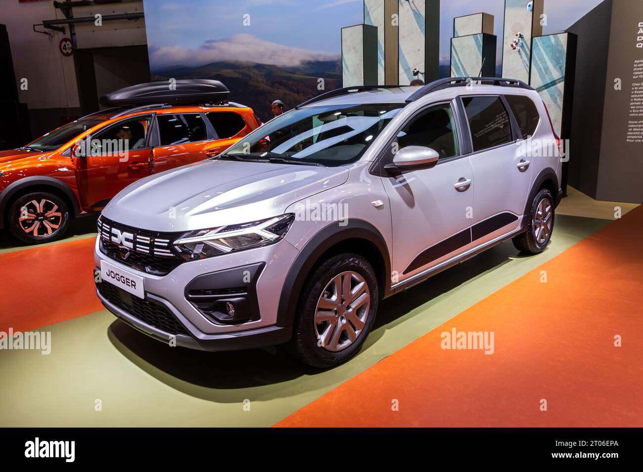 Dacia jogger hi-res stock photography and images - Alamy