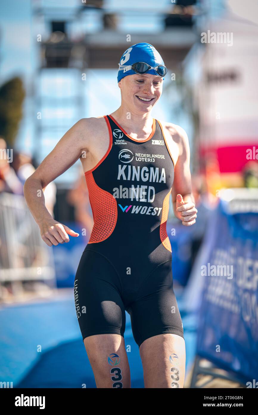 Maya Kingma participating in Pontevedra in the 2023 World Triathlon ...