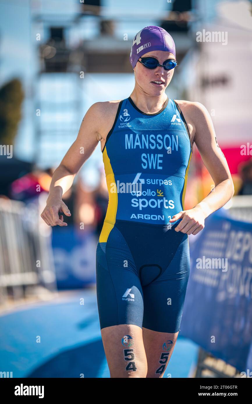 tilda-m-nsson-participating-in-pontevedra-in-the-2023-world-triathlon