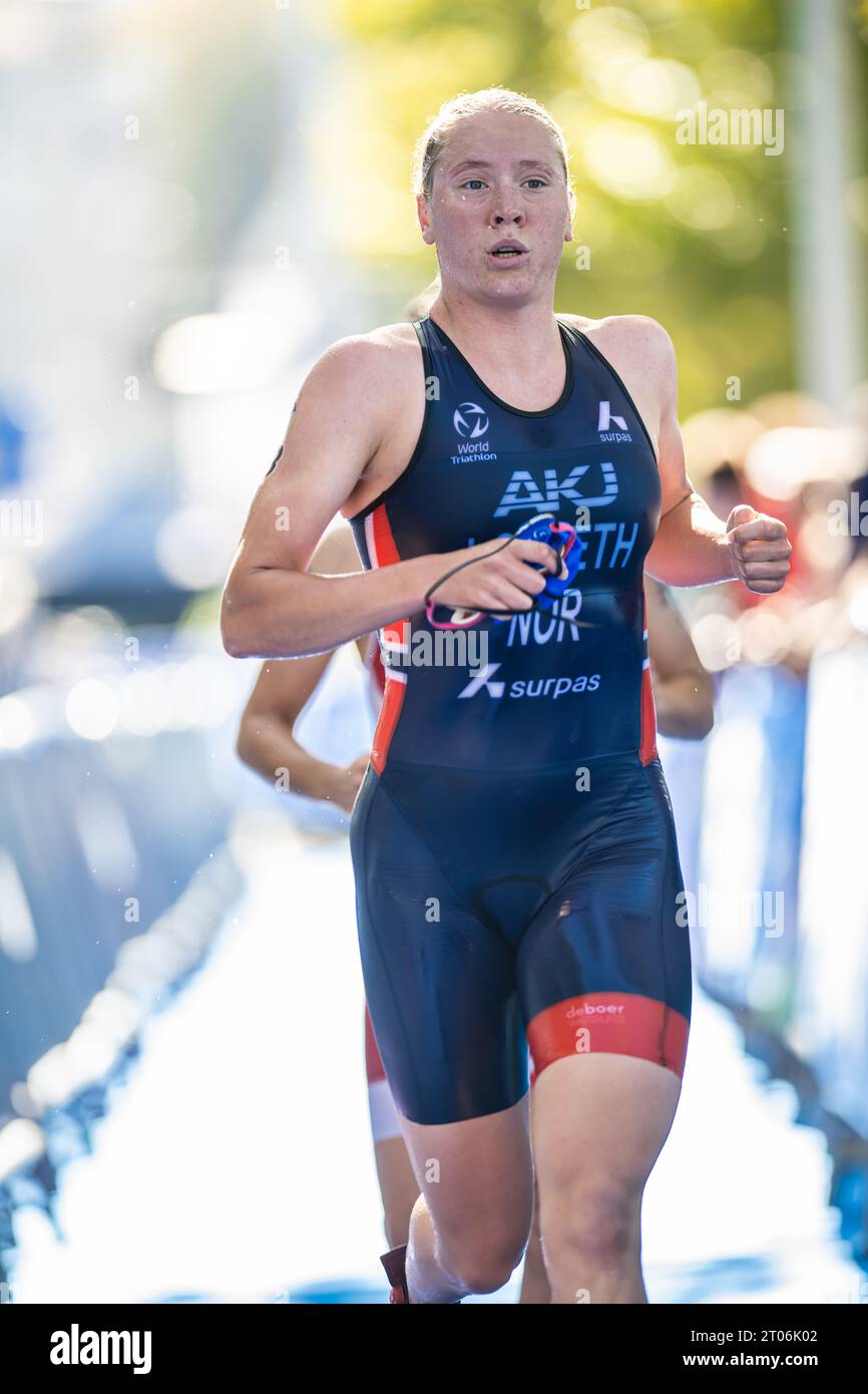 Solveig Løvseth participating in Pontevedra in the 2023 World Triathlon ...