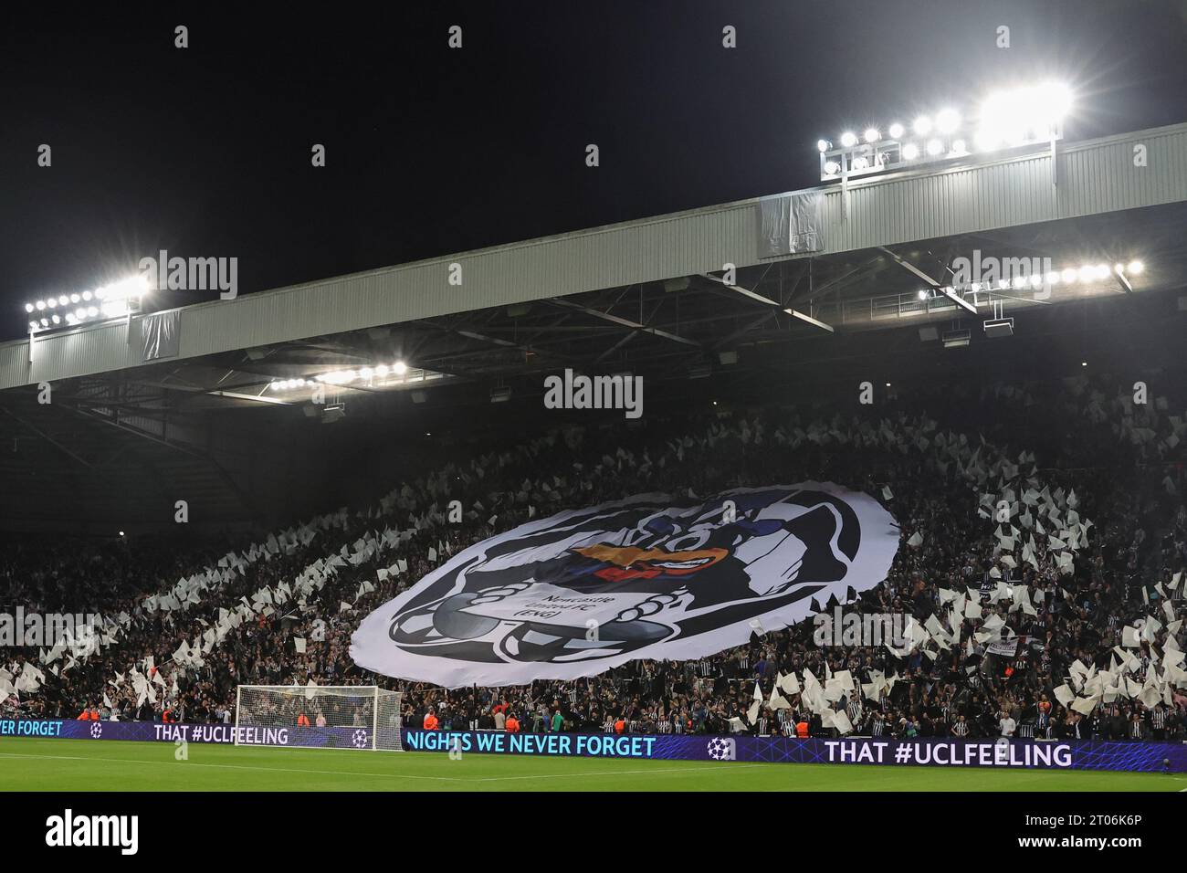 Newcastle United fans with a tifo display during the UEFA Champions League match Newcastle United vs Paris Saint-Germain at St. James's Park, Newcastle, United Kingdom, 4th October 2023  (Photo by Mark Cosgrove/News Images) Stock Photo