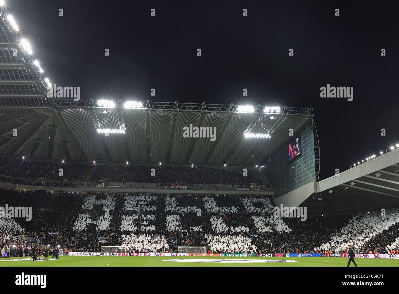 Newcastle United fans with a tifo display during the UEFA Champions League match Newcastle United vs Paris Saint-Germain at St. James's Park, Newcastle, United Kingdom, 4th October 2023  (Photo by Mark Cosgrove/News Images) Stock Photo