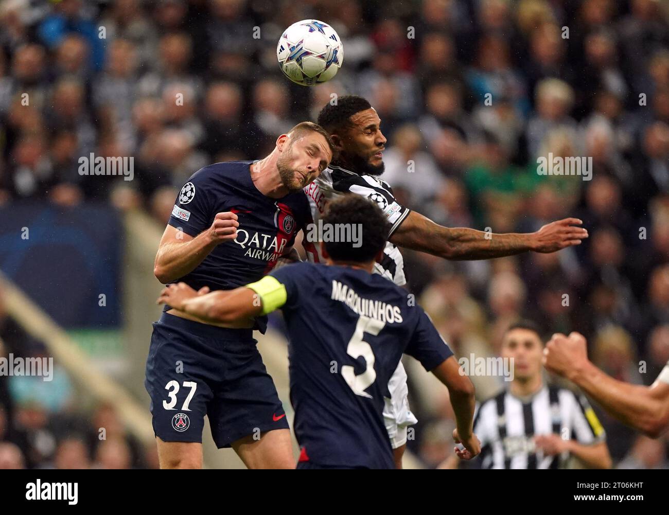 Newcastle United's Jamaal Lascelles and Paris Saint-Germain's Milan Skriniar battle for the ball during the UEFA Champions League Group F match at St. James' Park, Newcastle upon Tyne. Picture date: Wednesday October 4, 2023. Stock Photo