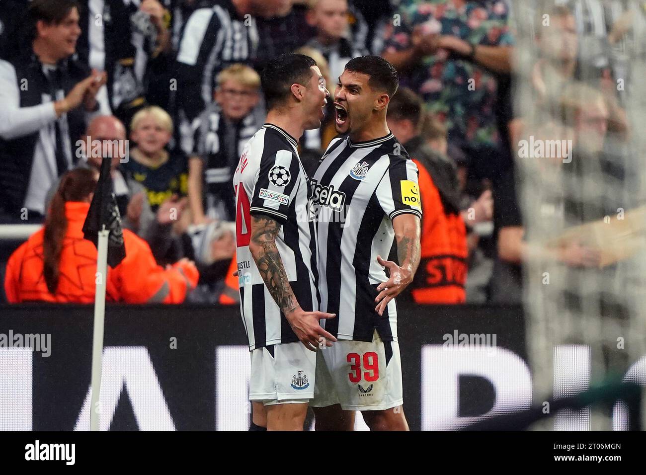Newcastle United's Miguel Almiron celebrates scoring their side's first goal of the game with team-mate Bruno Guimaraes during the UEFA Champions League Group F match at St. James' Park, Newcastle upon Tyne. Picture date: Wednesday October 4, 2023. Stock Photo