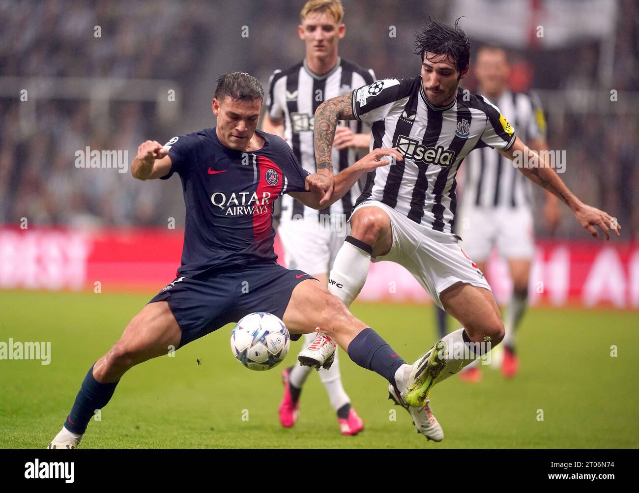 Paris Saint-Germain's Manuel Ugarte and Newcastle United's Sandro Tonali (right) battle for the ball during the UEFA Champions League Group F match at St. James' Park, Newcastle upon Tyne. Picture date: Wednesday October 4, 2023. Stock Photo