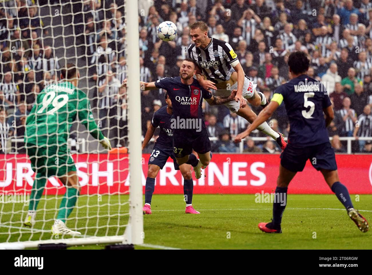 Newcastle United's Dan Burn scores their side's second goal of the game during the UEFA Champions League Group F match at St. James' Park, Newcastle upon Tyne. Picture date: Wednesday October 4, 2023. Stock Photo