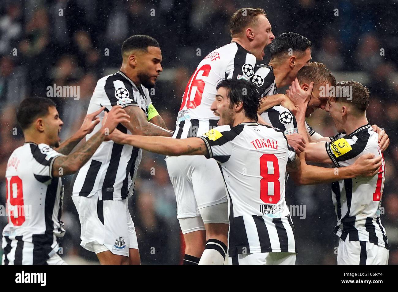 Newcastle United's Dan Burn celebrates scoring their side's second goal of the game with team-mates during the UEFA Champions League Group F match at St. James' Park, Newcastle upon Tyne. Picture date: Wednesday October 4, 2023. Stock Photo