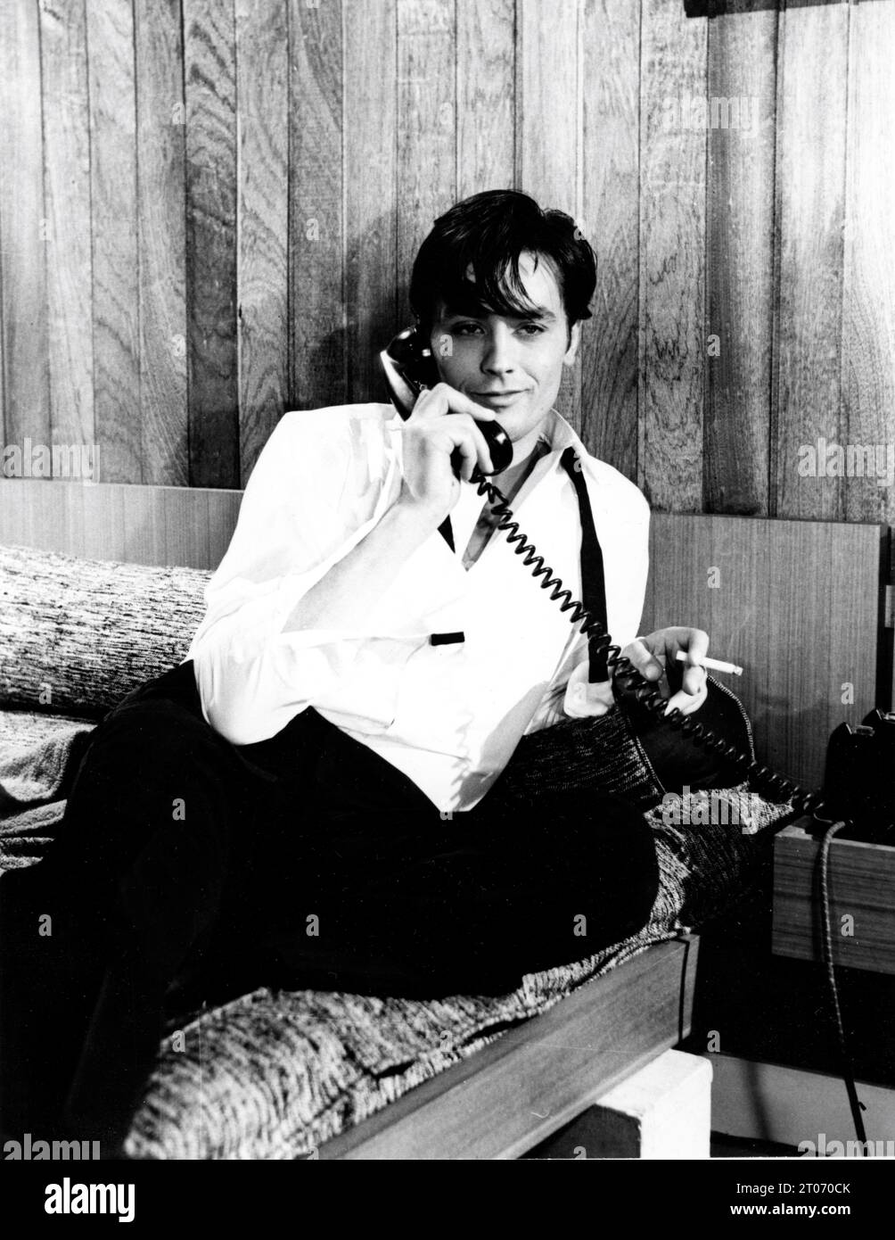 ALAIN DELON in MELODIE EN SOUS-SOL / ANY NUMBER CAN WIN / THE BIG SNATCH 1963 director HENRI VERNEUIL music Michel Magne France - Italy co-production Cite Films / Compagnia Cinematografica Mondiale (CCM) / Compagnie Internationale de Productions Cinematographiques (CIPRA) Stock Photo