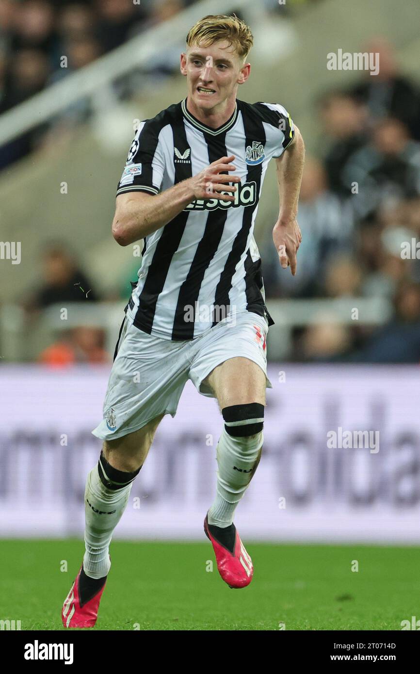 Anthony Gordon #10 of Newcastle United during the UEFA Champions