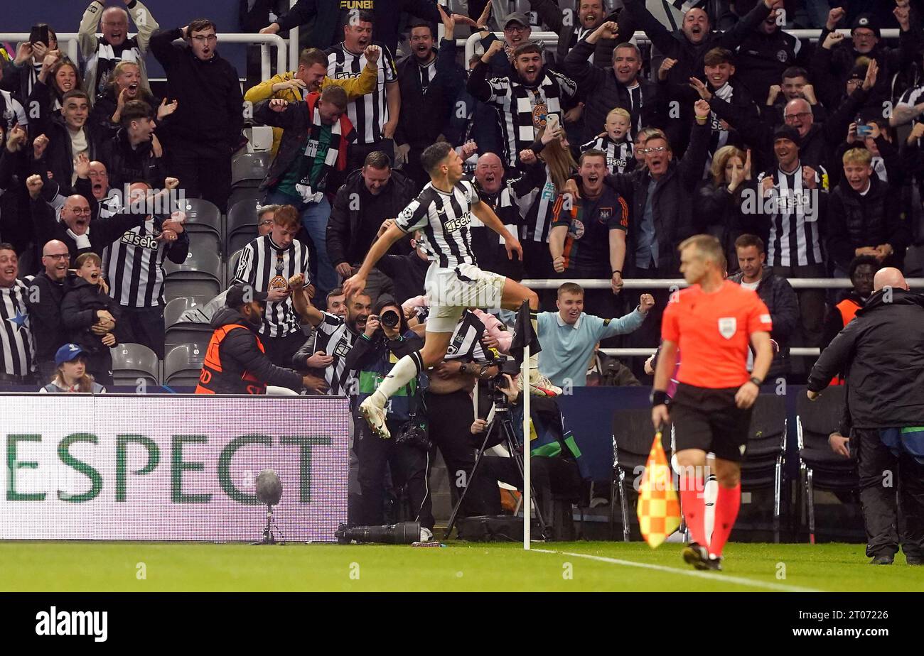 Newcastle United's Fabian Schar celebrates scoring their side's fourth goal of the game during the UEFA Champions League Group F match at St. James' Park, Newcastle upon Tyne. Picture date: Wednesday October 4, 2023. Stock Photo