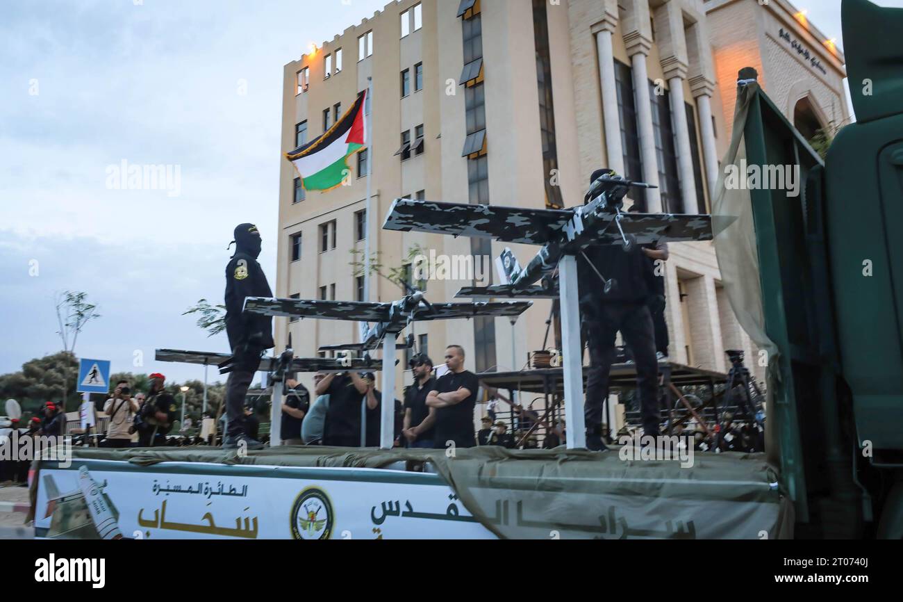 Gaza, Palestine. 04th Oct, 2023. Palestinian militants of the Islamic Jihad movement participate in an anti-Israel military parade marking the 36th anniversary of the movement's foundation in Gaza City Credit: SOPA Images Limited/Alamy Live News Stock Photo