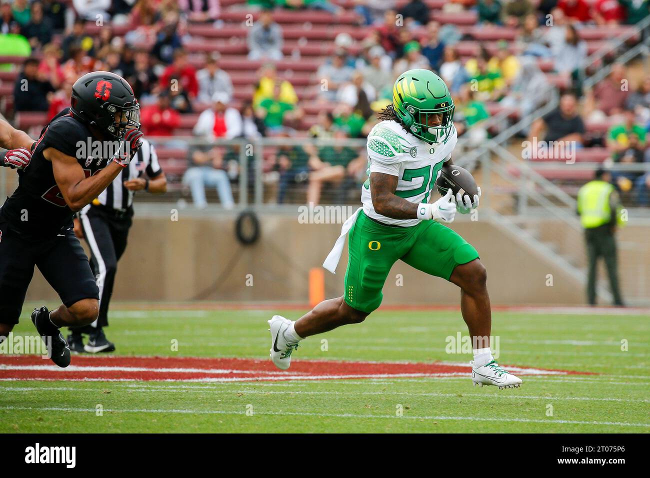 PALO ALTO, CA - SEPTEMBER 30: Oregon Ducks RB Jordan James (20) starts ...