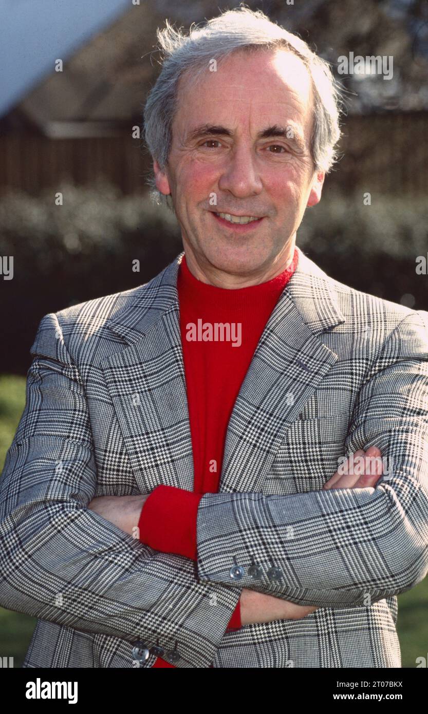 London. UK. LIBRARY. Andrew Sachs at a photocall. BBC TV Winter