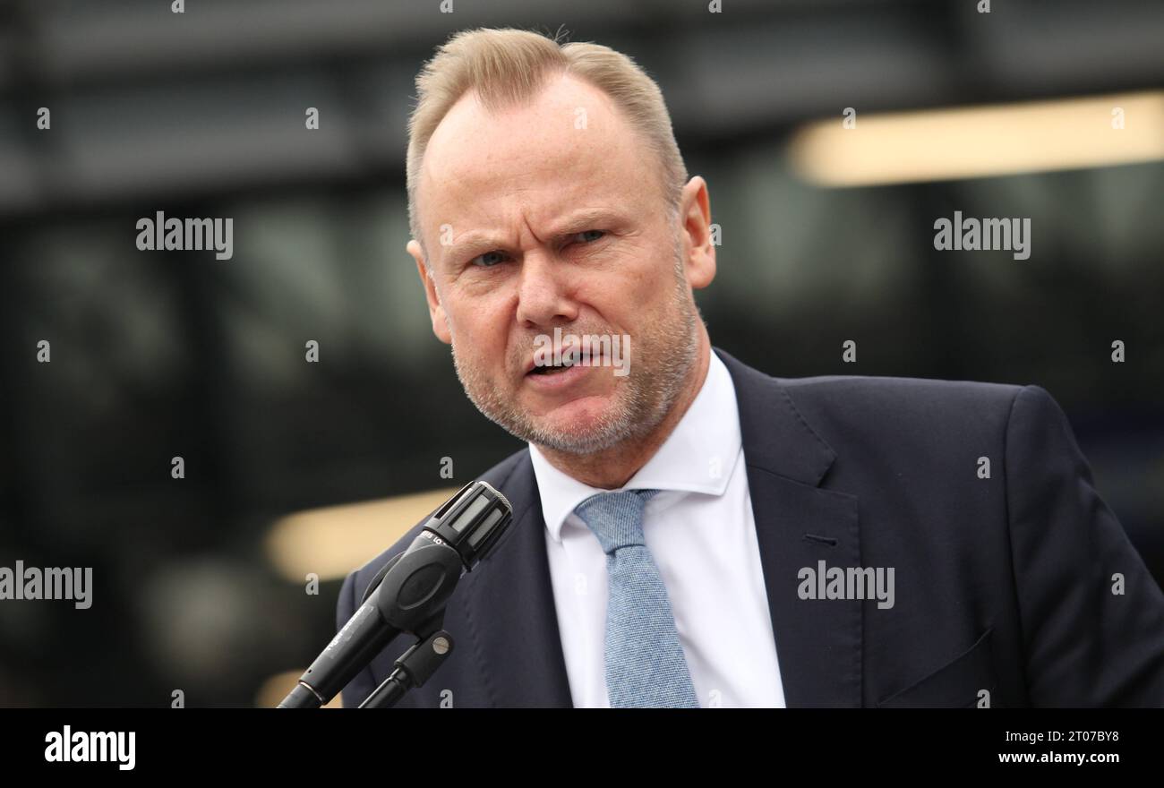 Andy Grote, Senator der Behörde für Inneres und Sport, bei einem Pressetermin zum Inkrafttreten Andy Grote, Senator der Behörde für Inneres und Sport, bei einem Pressetermin zum Inkrafttreten