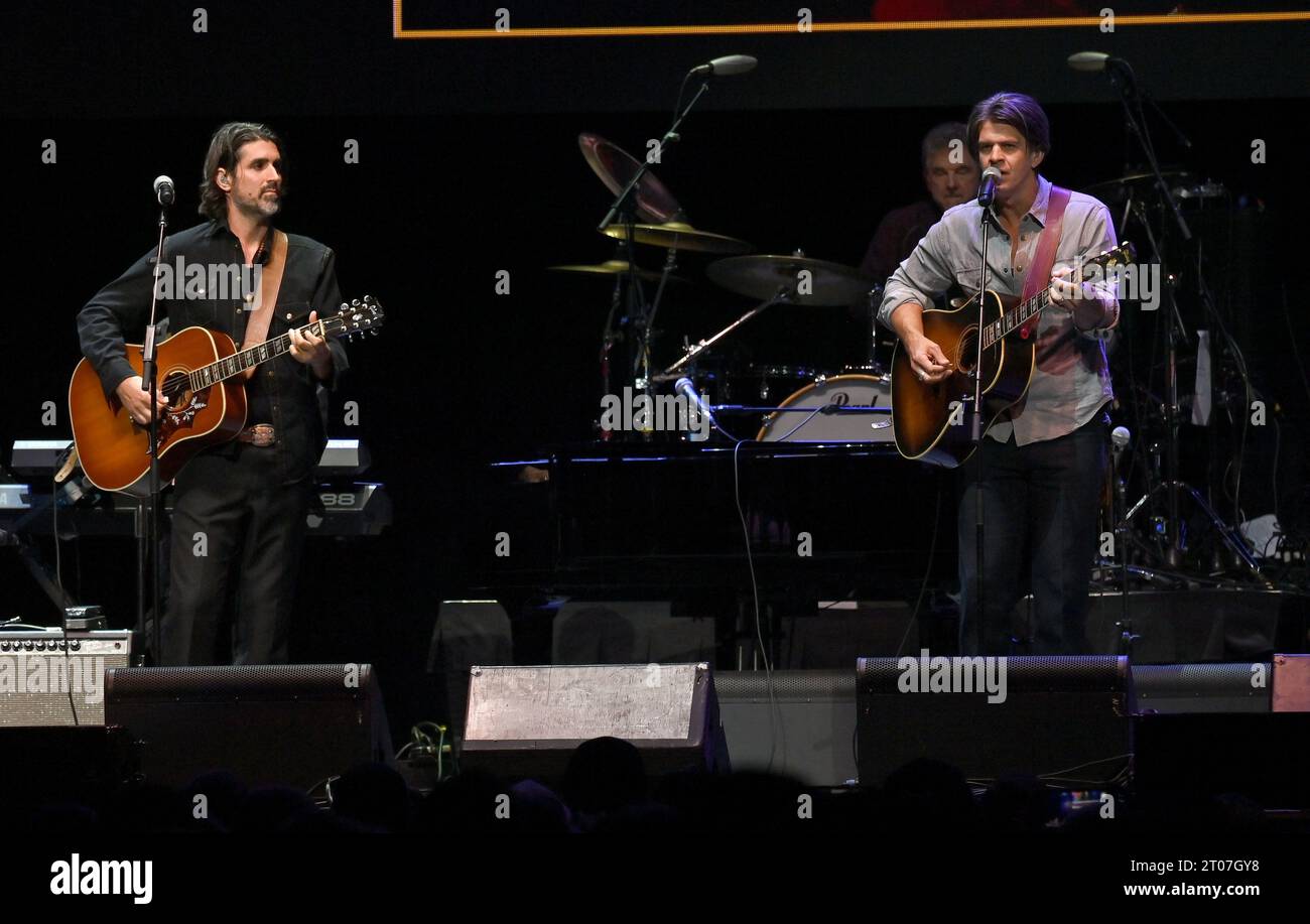 Nashville, USA. 03rd Oct, 2023. Ed Jurdi and Gordy Quist of Band of Heathens onstage at The Final Nashville Show - A Tribute To Ronnie Milsap held at the Bridgestone Arena on October 3, 2023 in Nashville, TN. © Tammie Arroyo/AFF-USA.com Credit: AFF/Alamy Live News Stock Photo