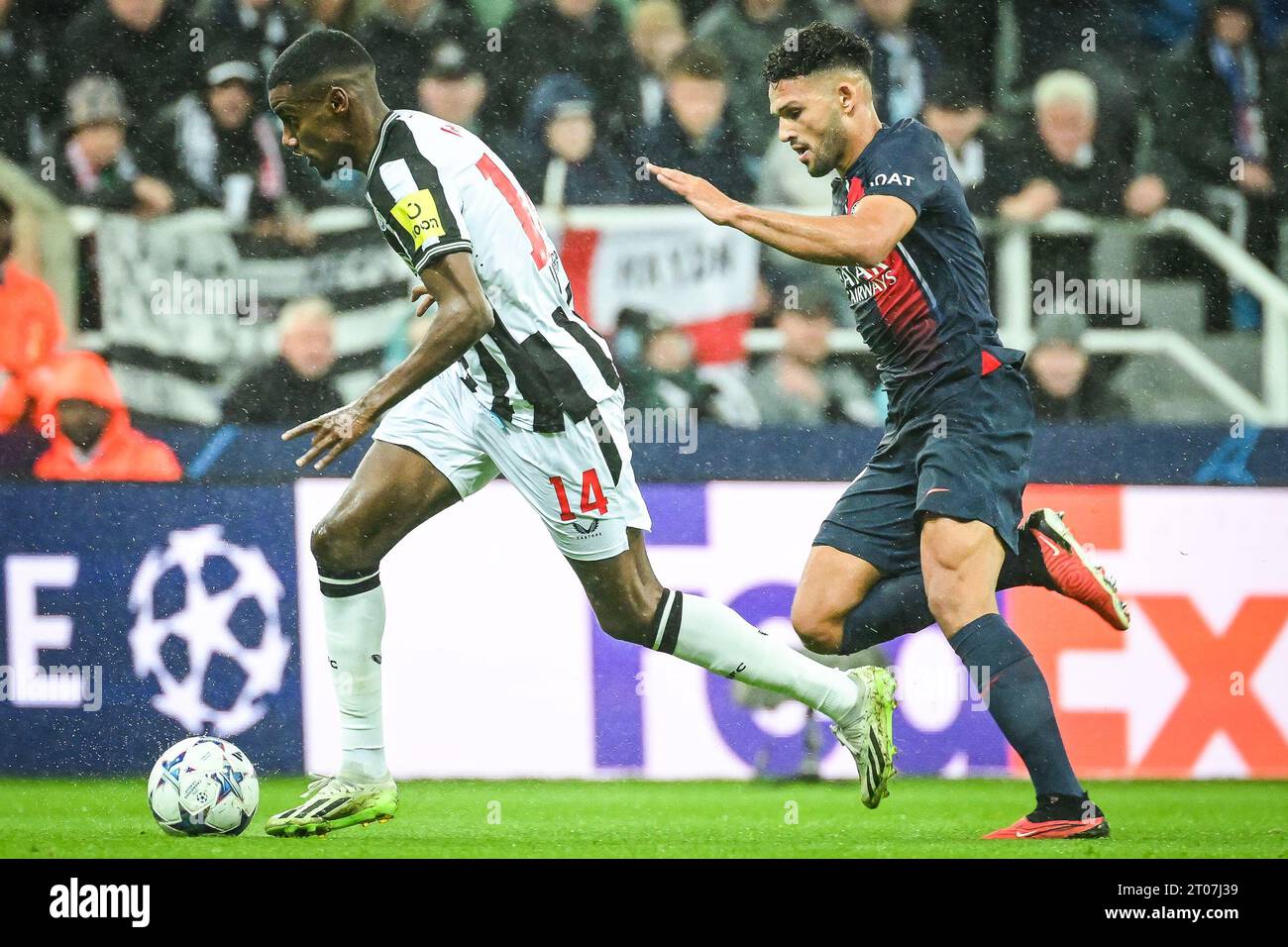 October 4, 2023, Newcastle upon Tyne, France, United Kingdom: Alexander ISAK of Newcastle and Goncalo RAMOS of PSG during the UEFA Champions League group F match between Newcastle United FC and Paris Saint-Germain at St James's Park on October 04, 2023 in Newcastle upon Tyne, England. (Credit Image: © Matthieu Mirville/ZUMA Press Wire) EDITORIAL USAGE ONLY! Not for Commercial USAGE! Stock Photo