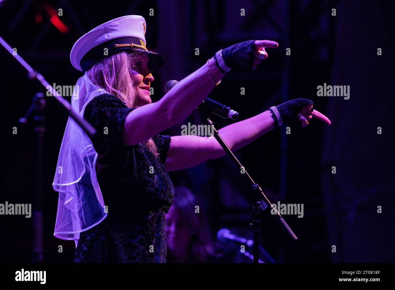 Gretchen Lieberum performs with Maya Rudolph on stage with Prince cover