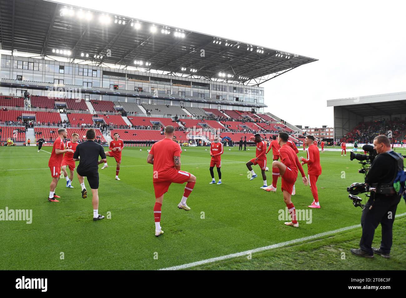 Antwerp, Belgium . 04th Oct, 2023. Players of Antwerp FC warm up before a  football game between Royal Antwerp FC and FK Shakhtar Donetsk on day 2 in  Group H of the