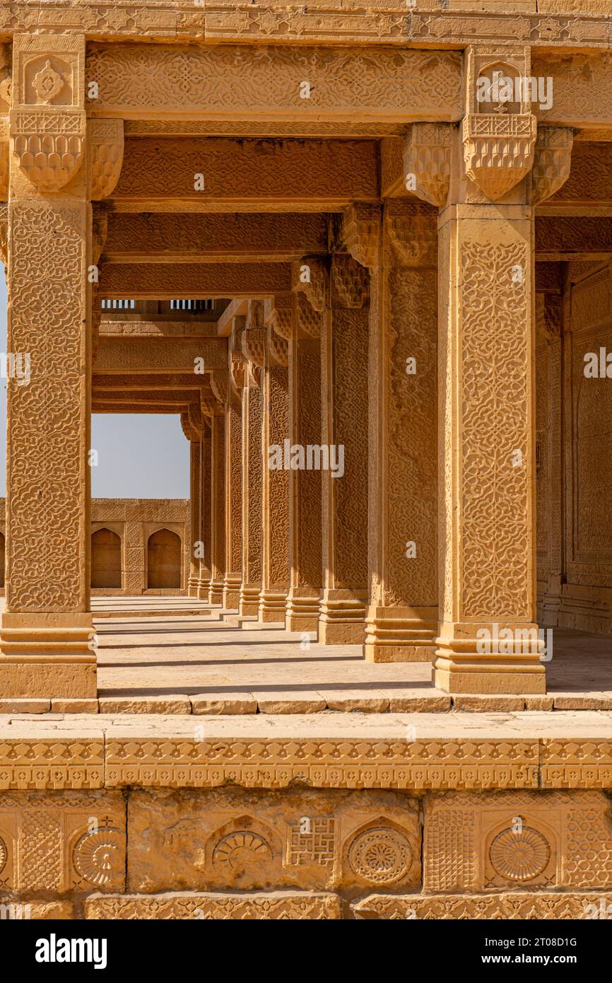 Beautiful mughal era carved sandstone tomb of Isa Khan Tarkhan II in UNESCO listed Makli necropolis, Thatta, Sindh, Pakistan Stock Photo