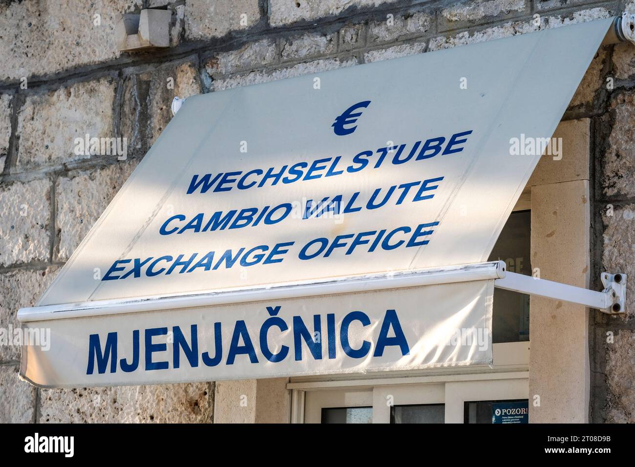 Bol, Croatia. 28th Sep, 2023. An exchange office advertises in four languages and a euro sign on the island of Brac. The kuna is history: In the vacation destination Croatia, the euro has officially been the national currency since 2023. Croatia has been part of the euro zone since January 1, 2023. Credit: Jens Kalaene/dpa/Alamy Live News Stock Photo