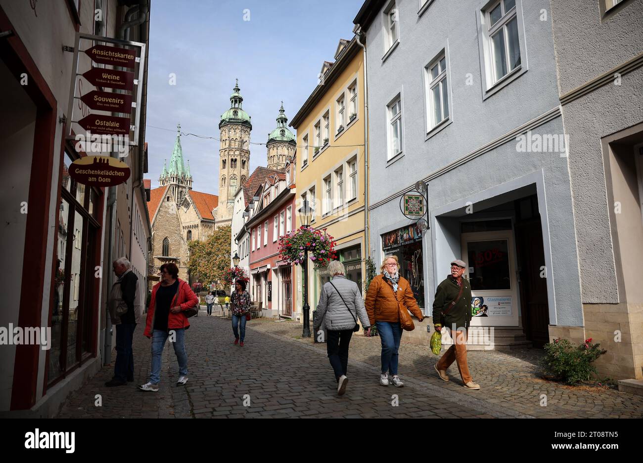 Naumburg, Germany. 05th Oct, 2023. Tourists walk through the stone path