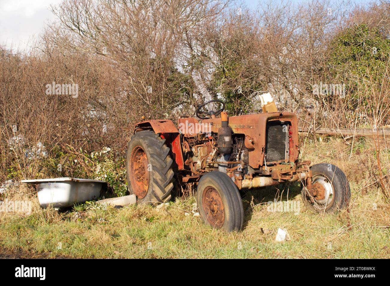 Rusting old tractor hi-res stock photography and images - Alamy