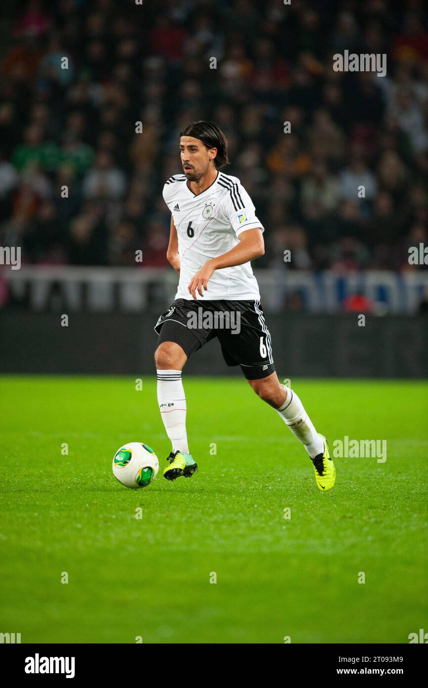 Sami Khedira Aktion Fußball WM Qualifikation Deutschland - Irland 3:0 in Köln, Deutschland am 11.10.2013 Stock Photo