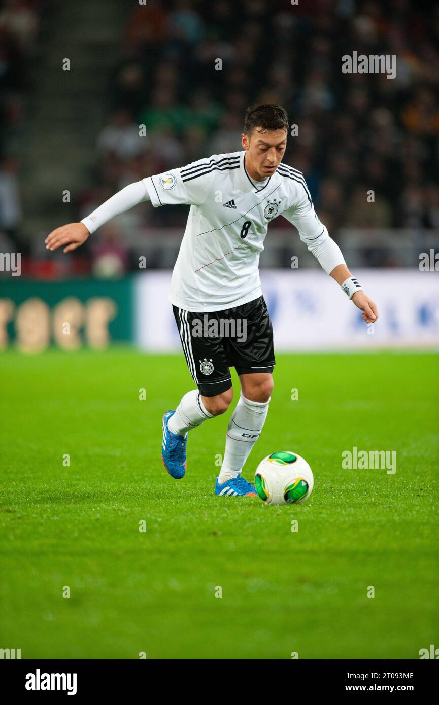 Mesut Özil Aktion Fußball WM Qualifikation Deutschland - Irland 3:0 in Köln, Deutschland am 11.10.2013 Stock Photo