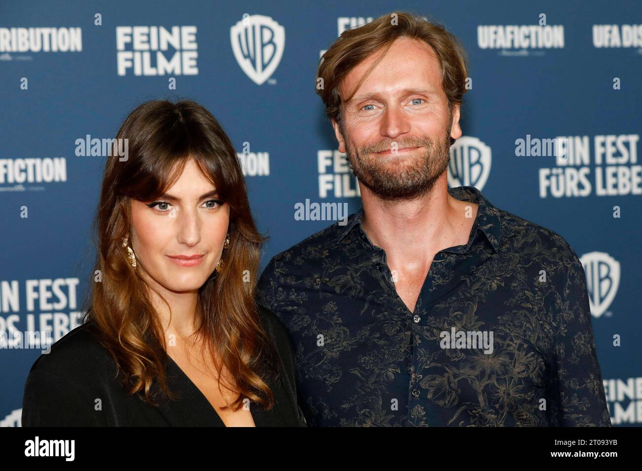 Mira Benser Und Ulrich Brandhoff Bei Der Premiere Des Kinofilms Ein Mira Benser Und Ulrich Brandhoff Bei Der Premiere Des Kinofilms Ein Fest Frs Leben Im Cinedom Kln 04102023 Mira Benser And Ulrich Brandhoff At The Premiere Of The Movie Ein Fest Frs Leben At The Cinedom Cologne 04 10 2023 Fest 3032 Credit Imagoalamy Live News 2T093YB 