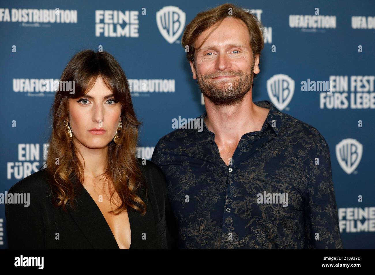 Mira Benser Und Ulrich Brandhoff Bei Der Premiere Des Kinofilms Ein Mira Benser Und Ulrich Brandhoff Bei Der Premiere Des Kinofilms Ein Fest Frs Leben Im Cinedom Kln 04102023 Mira Benser And Ulrich Brandhoff At The Premiere Of The Movie Ein Fest Frs Leben At The Cinedom Cologne 04 10 2023 Fest 3030 Credit Imagoalamy Live News 2T093YD 
