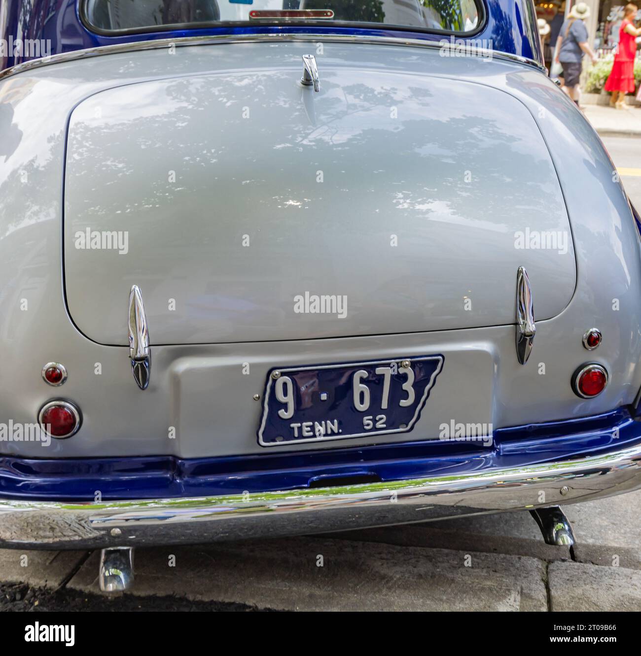 detail of a 1952 car with an antique tennessee license plate Stock Photo