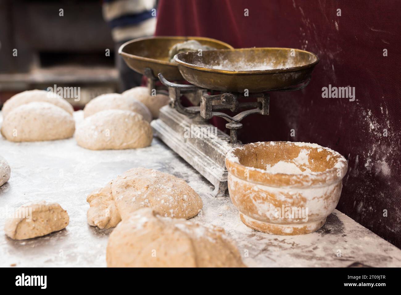 Brown hands making bread hi-res stock photography and images - Alamy