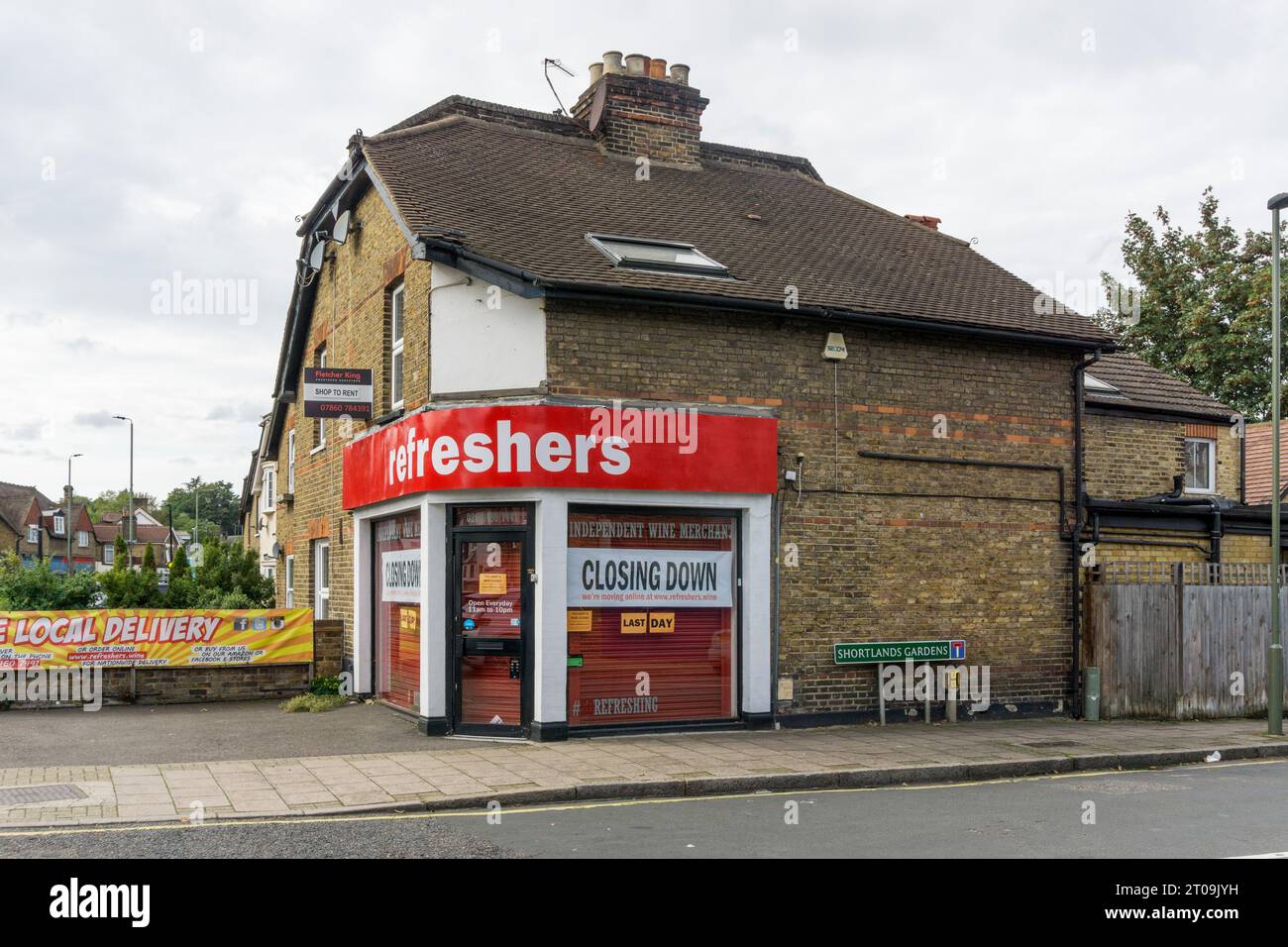 Closing Down Refreshers off licence in Shortlands, South London. Stock Photo
