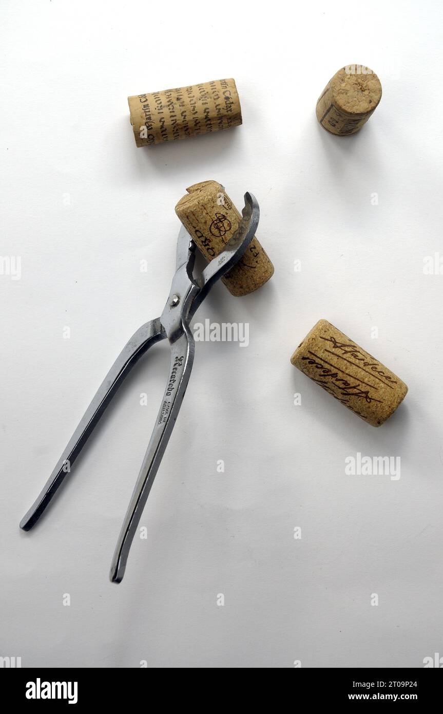 CORKSCREW, corkscrew, corks, cork, tongs, raw material, cork, cork oak