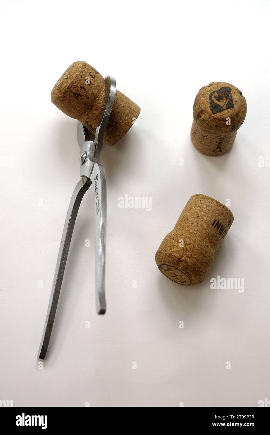 CORKSCREW, corkscrew, corks, cork, tongs, raw material, cork, cork oak